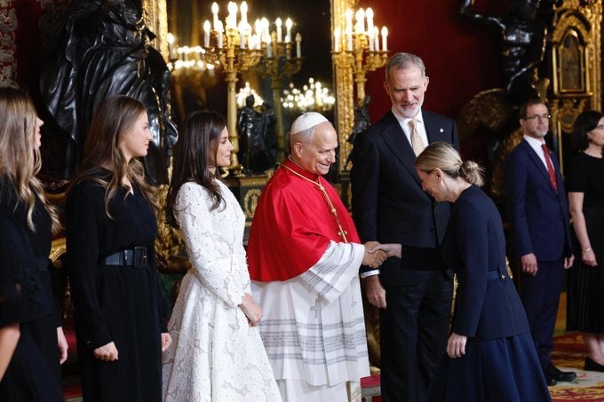 María Guardiola pide a León XIV que "tenga presente" a los extremeños que "caminan cada día con Cristo" María Guardiola pide a León XIV que "tenga presente" a los extremeños que "caminan cada día con Cristo"