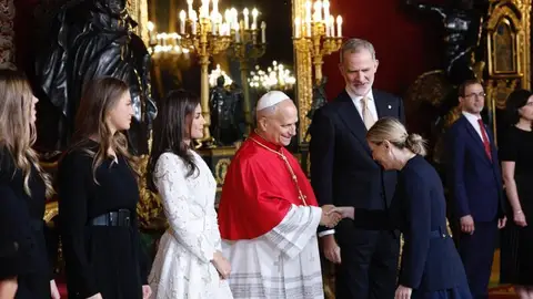 María Guardiola pide a León XIV que "tenga presente" a los extremeños que "caminan cada día con Cristo" María Guardiola pide a León XIV que "tenga presente" a los extremeños que "caminan cada día con Cristo"