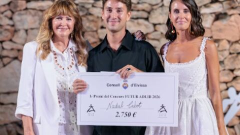 Nadal Cabot, de negro, junto a la diseñadora Charo Ruiz y la consellera María Fajarnés Nadal Cabot, de negro, junto a la diseñadora Charo Ruiz y la consellera María Fajarnés
