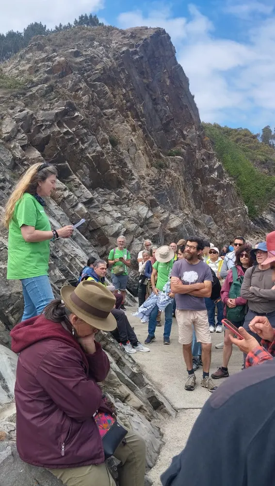 La marcha a píe desde las playas de Porcia hasta Pormenande fue realizada por un centenar de participantes. La marcha a píe desde las playas de Porcia hasta Pormenande fue realizada por un centenar de participantes.