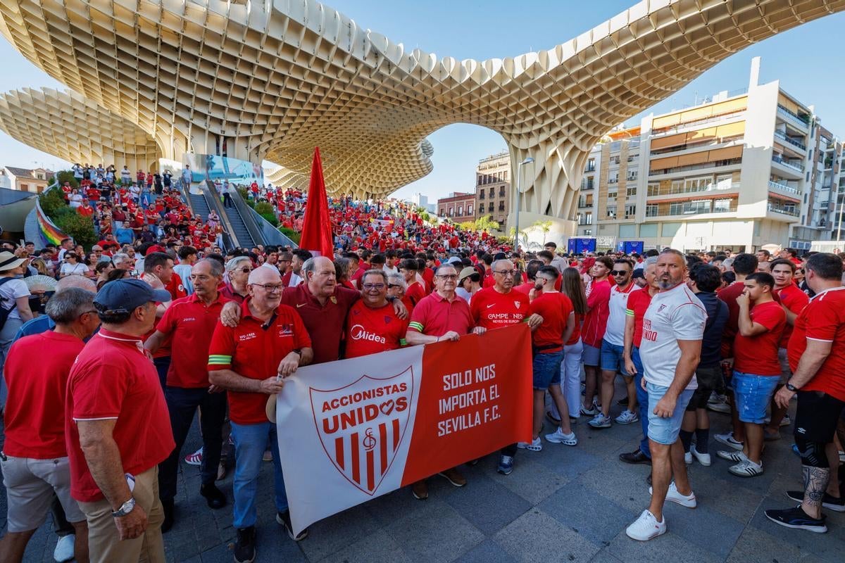 "Los sevillistas podríamos cubrir una ampliación de capital de 30 millones" "Los sevillistas podríamos cubrir una ampliación de capital de 30 millones"