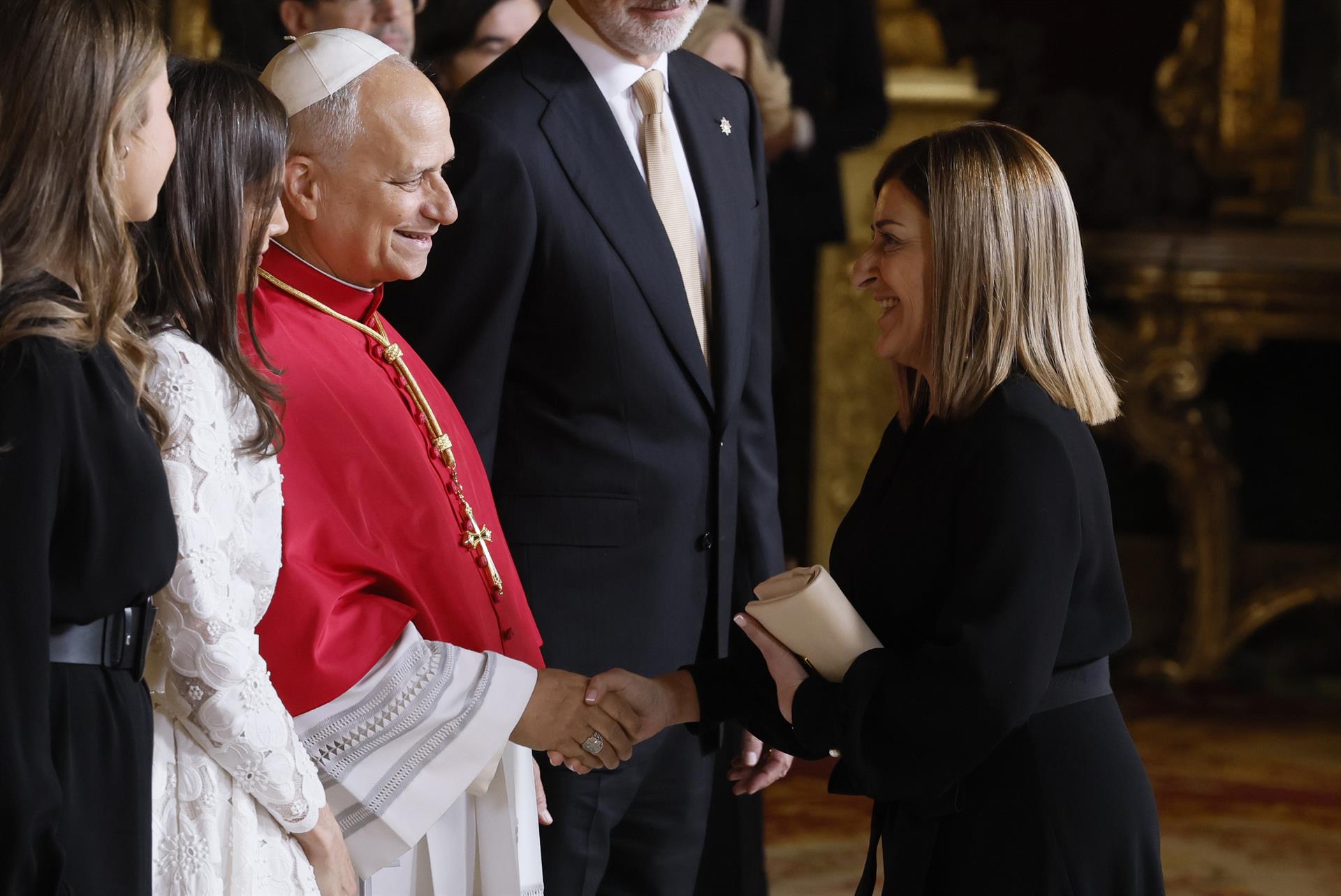 Buruaga invita al Papa a visitar Cantabria Buruaga invita al Papa a visitar Cantabria