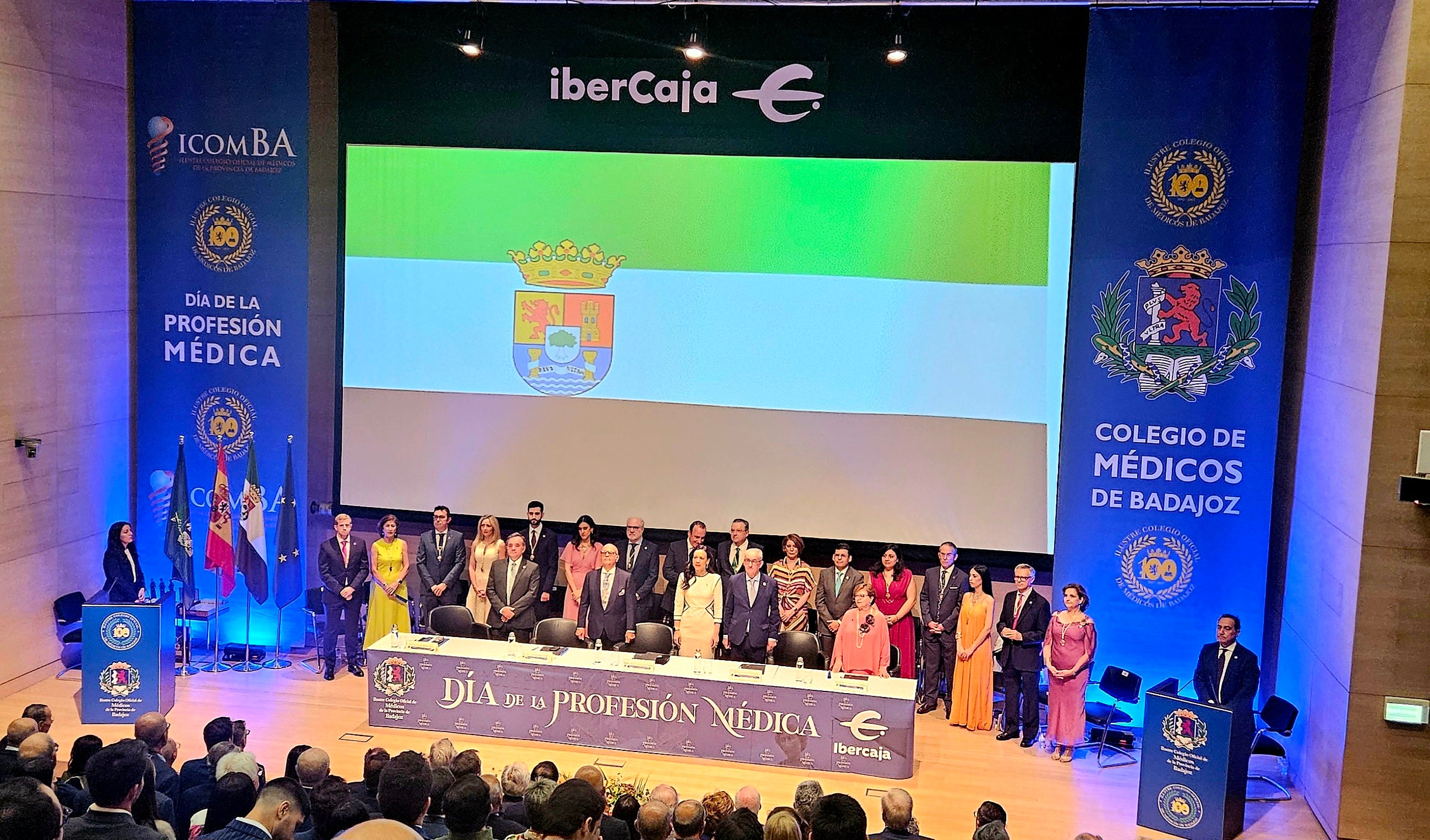La Confederación Española de Sindicatos Médicos recibe la Medalla de Oro del Colegio de Médicos de Badajoz La Confederación Española de Sindicatos Médicos recibe la Medalla de Oro del Colegio de Médicos de Badajoz
