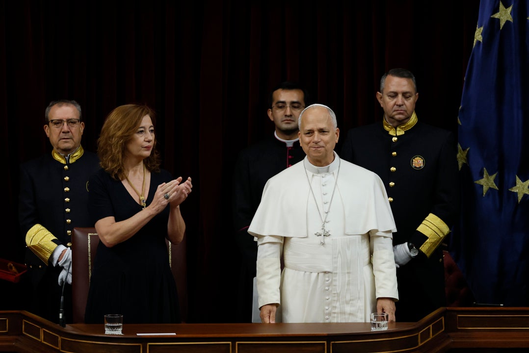 Qué le ha pedido Míriam Nogueras al papa León XIV al agarrarle de la mano "His holiness, like Gaudí, I am catalan" Qué le ha pedido Míriam Nogueras al papa León XIV al agarrarle de la mano "His holiness, like Gaudí, I am catalan"