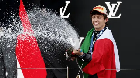 Antonelli vuelve a ganar y Alonso entra en los puntos Antonelli vuelve a ganar y Alonso entra en los puntos