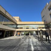 Este lunes han comenzado en Elche los trabajos de reurbanización del entorno del Mercado Central.