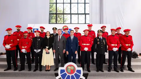 El lehendakari Pradales en acto de homenaje a ertzainas El lehendakari Pradales en acto de homenaje a ertzainas