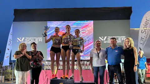 Podio femenino de la 10k Santa Pola Summer Race. Podio femenino de la 10k Santa Pola Summer Race.