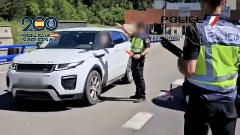 Francia y España intensifican los dispositivos de policía en la zona fronteriza Francia y España intensifican los dispositivos de policía en la zona fronteriza