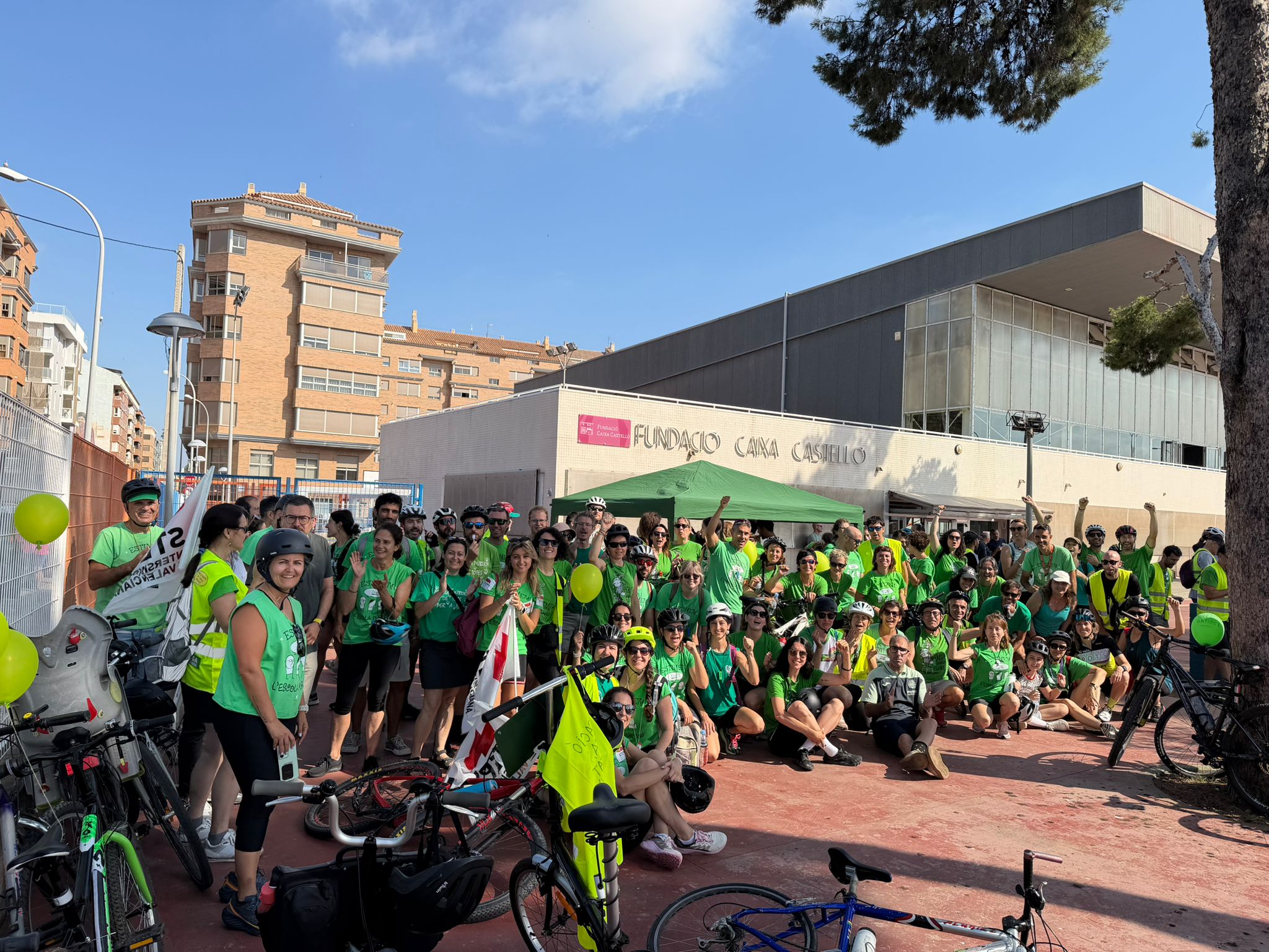 Unos 150 docentes recorren en bicicleta Castelló y Vila-real en la quinta semana de huelga Unos 150 docentes recorren en bicicleta Castelló y Vila-real en la quinta semana de huelga