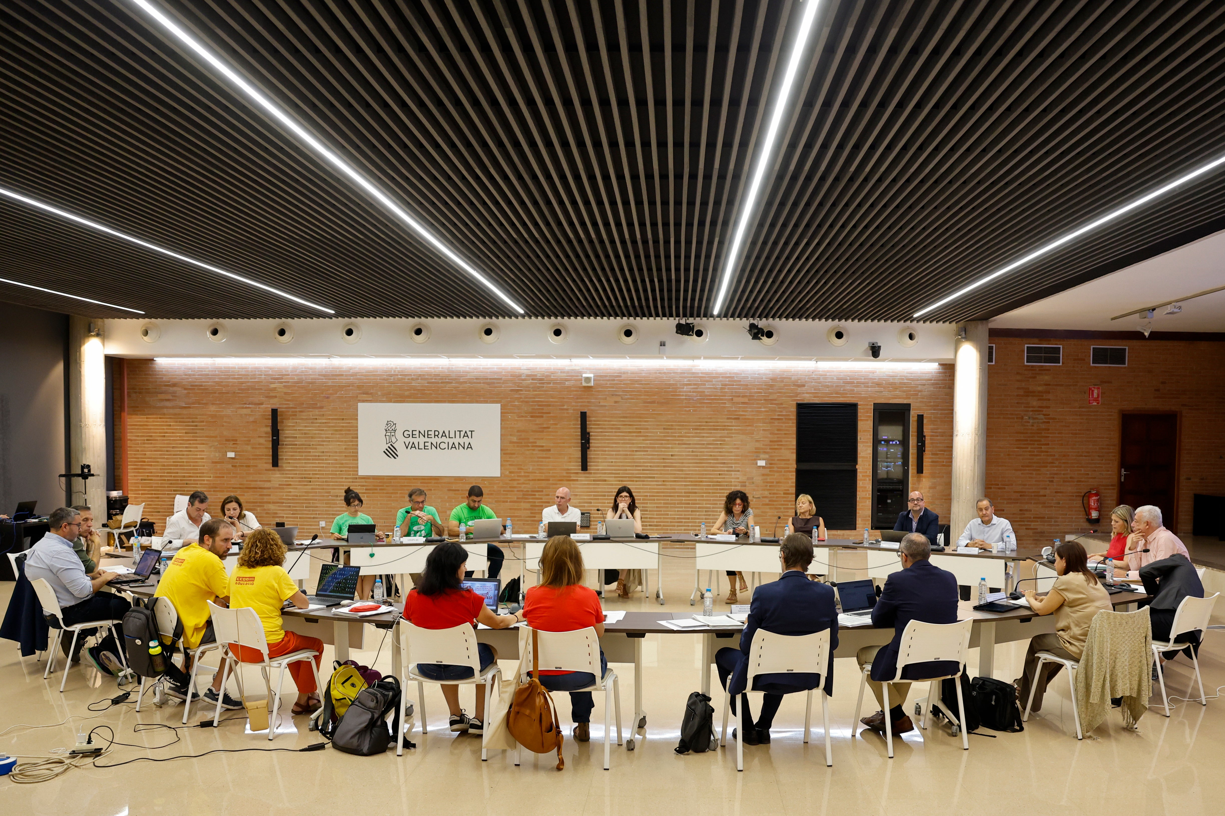 Educación y sindicatos acercan posturas en burocracia y ratios, pero la mañana termina sin firmar acuerdos Educación y sindicatos acercan posturas en burocracia y ratios, pero la mañana termina sin firmar acuerdos