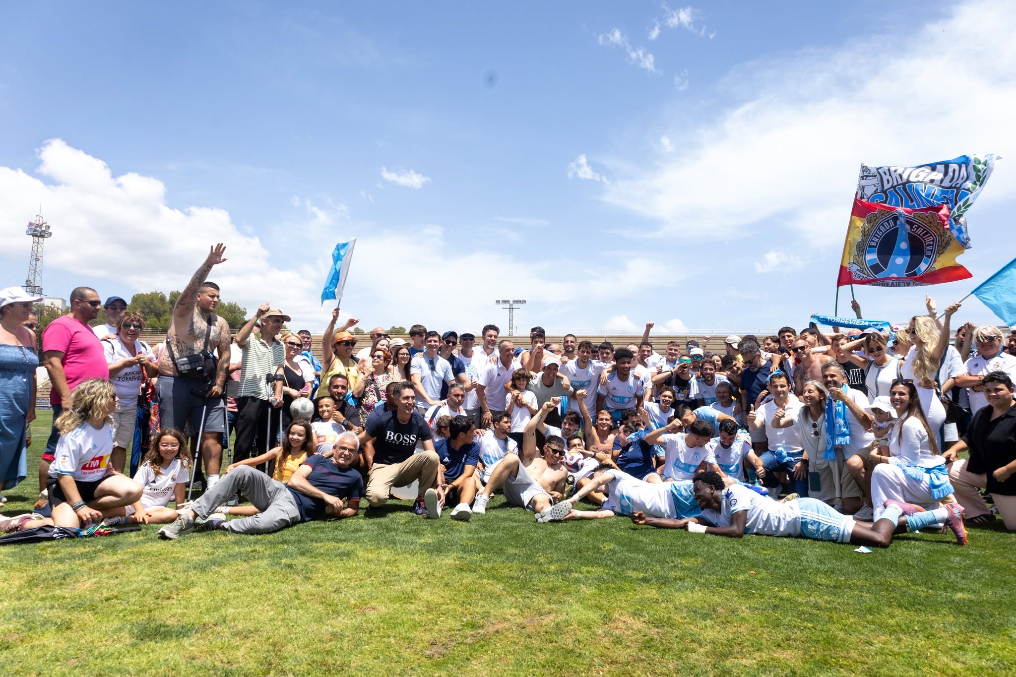 Fin de semana histórico para el fútbol comarcal con los ascensos del Sporting Costa Blanca Torrevieja y el CD Almoradí Fin de semana histórico para el fútbol comarcal con los ascensos del Sporting Costa Blanca Torrevieja y el CD Almoradí
