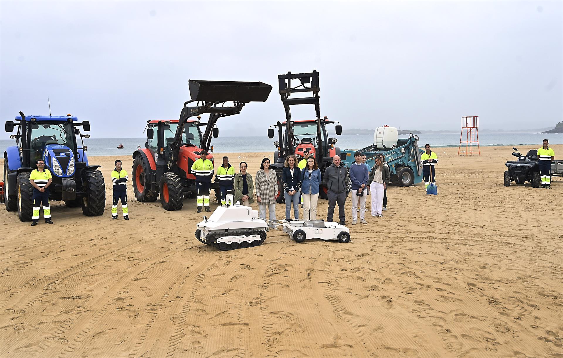 Cruz Roja vigilará las playas durante 103 días este verano en Santander Cruz Roja vigilará las playas durante 103 días este verano en Santander