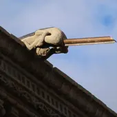El arquitecto de la restauración del Hostal de los Reyes Católicos defiende los tubos en las gárgolas: "Es la solución más eficaz" El arquitecto de la restauración del Hostal de los Reyes Católicos defiende los tubos en las gárgolas: "Es la solución más eficaz"