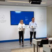 María José Toledo, gerente de Aigües d'Elx, y Pablo Ruz, alcalde de Elche.