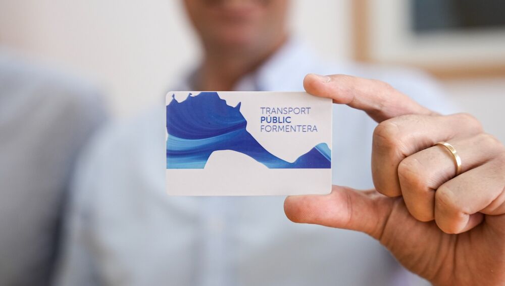 Formentera estrenará en las próximas semanas una nueva tarjeta con monedero virtual para el transporte público