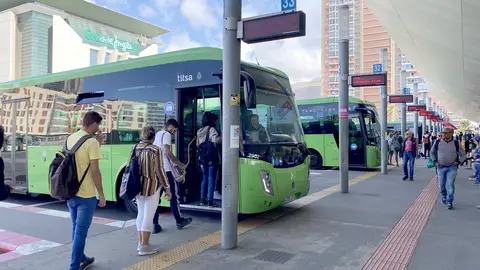 TITSA refuerza su servicio con 10.000 plazas para facilitar los desplazamientos durante la visita del Papa León XIV TITSA refuerza su servicio con 10.000 plazas para facilitar los desplazamientos durante la visita del Papa León XIV