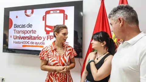 El Ayuntamiento de Elda ofrece becas de hasta 400 euros para el transporte de estudiantes universitarios y de FP. El Ayuntamiento de Elda ofrece becas de hasta 400 euros para el transporte de estudiantes universitarios y de FP.