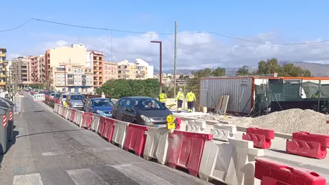 Villajoyosa anuncia que con motivo de las obras del puente sobre el Amadorio se cambia el carril de circulación y el paso de peatones al margen contrario Villajoyosa anuncia que con motivo de las obras del puente sobre el Amadorio se cambia el carril de circulación y el paso de peatones al margen contrario