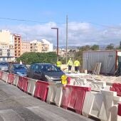 Villajoyosa anuncia que con motivo de las obras del puente sobre el Amadorio se cambia el carril de circulación y el paso de peatones al margen contrario 