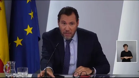 La respuesta de Puente sobre si "hay peligro" en los trenes españoles tras la bendición de uno por parte de los obispos que acompañan al Papa La respuesta de Puente sobre si "hay peligro" en los trenes españoles tras la bendición de uno por parte de los obispos que acompañan al Papa