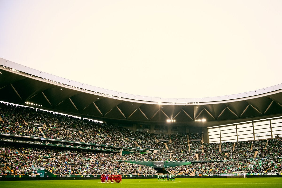 El Betis sube un 10% sus abonos, que incluirán los partidos de Champions El Betis sube un 10% sus abonos, que incluirán los partidos de Champions