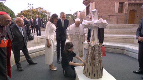 Valentina, una ni&ntilde;a invidente, emociona al papa Le&oacute;n XIV y a los Reyes al ense&ntilde;arles la Torre de Jes&uacute;s: "La describes mejor que nosotros"