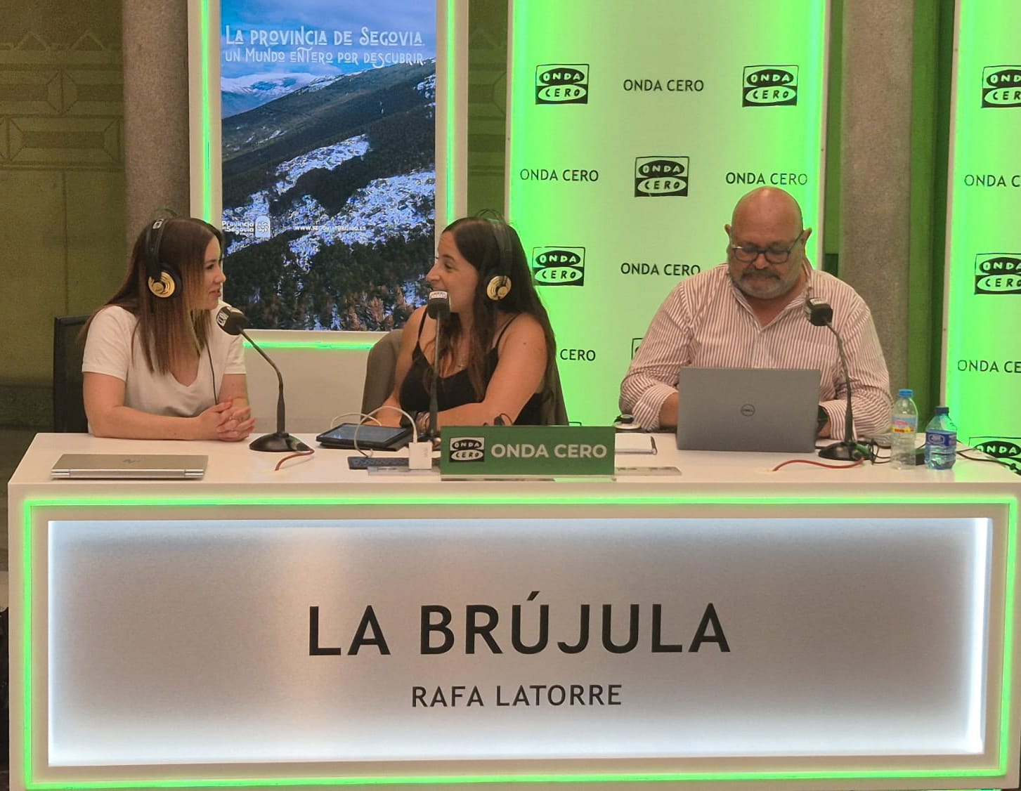 El beso de Irene Rosales y Guillermo Rosales tras separarse: "Ella no quiere que Kiko Rivera hable de él" El beso de Irene Rosales y Guillermo Rosales tras separarse: "Ella no quiere que Kiko Rivera hable de él"
