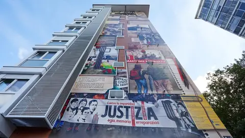 El barrio de Zaramaga de Vitoria-Gasteiz inaugura la recreación del mural dedicado a la matanza del 3 de marzo El barrio de Zaramaga de Vitoria-Gasteiz inaugura la recreación del mural dedicado a la matanza del 3 de marzo