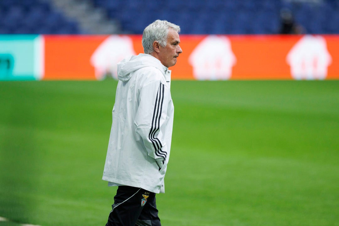 El Benfica confirma que el Real Madrid pagará 15 millones por Mourinho El Benfica confirma que el Real Madrid pagará 15 millones por Mourinho