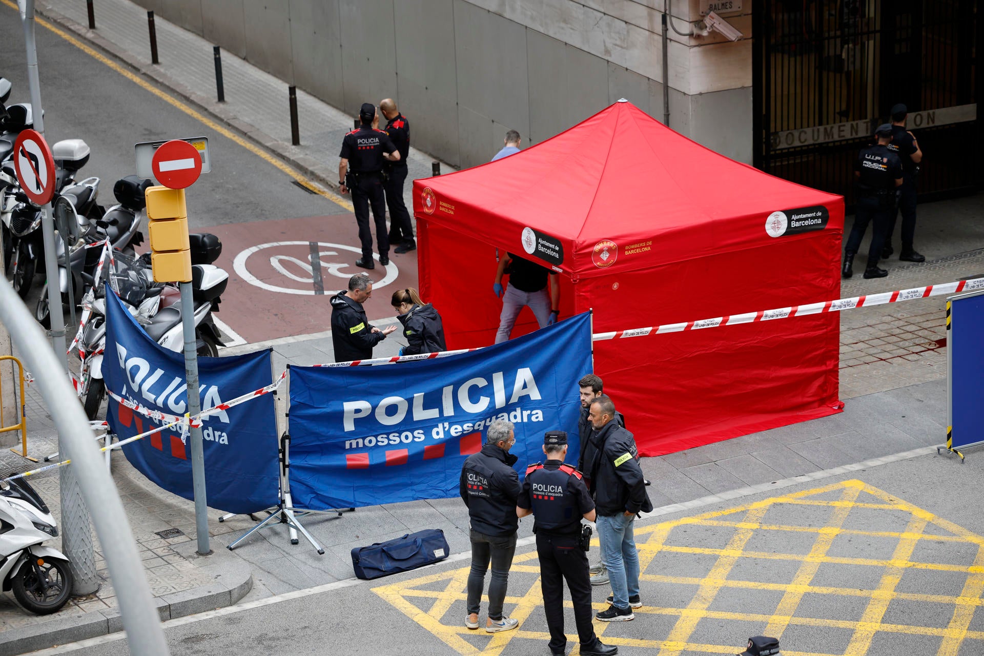 Dos clanes de drogas y un "ajuste de cuentas" estarían detrás del asesinato de un hombre de un tiro en la cabeza en Barcelona Dos clanes de drogas y un "ajuste de cuentas" estarían detrás del asesinato de un hombre de un tiro en la cabeza en Barcelona