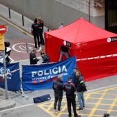 Agentes de los Mossos d'Esquadra junto en la calle Balmes, en el distrito de Sarrià-Sant Gervasi de Barcelona