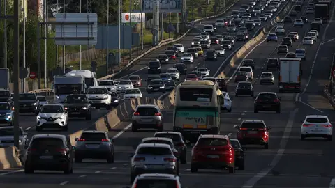 Varapalo a los dispositivos 'foto-línea' de la DGT: una jueza anula una multa a un conductor que cruzó la línea continua y sienta "un importante precedente" Varapalo a los dispositivos 'foto-línea' de la DGT: una jueza anula una multa a un conductor que cruzó la línea continua y sienta "un importante precedente"