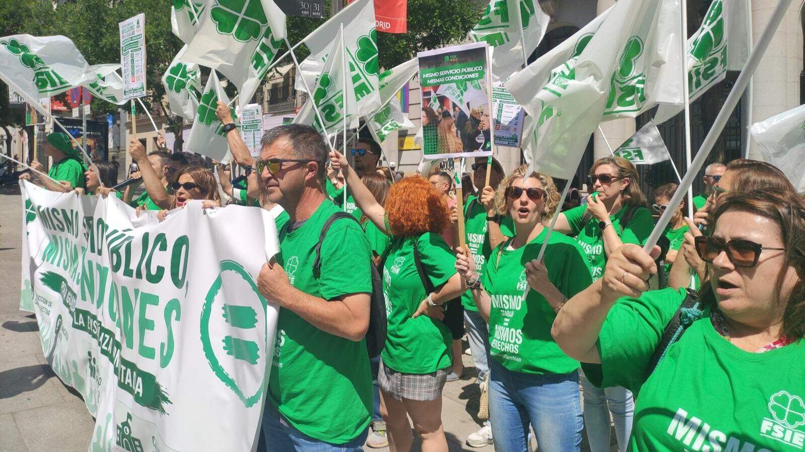 Trabajadores de la escuela concertada se movilizan en Zaragoza Trabajadores de la escuela concertada se movilizan en Zaragoza
