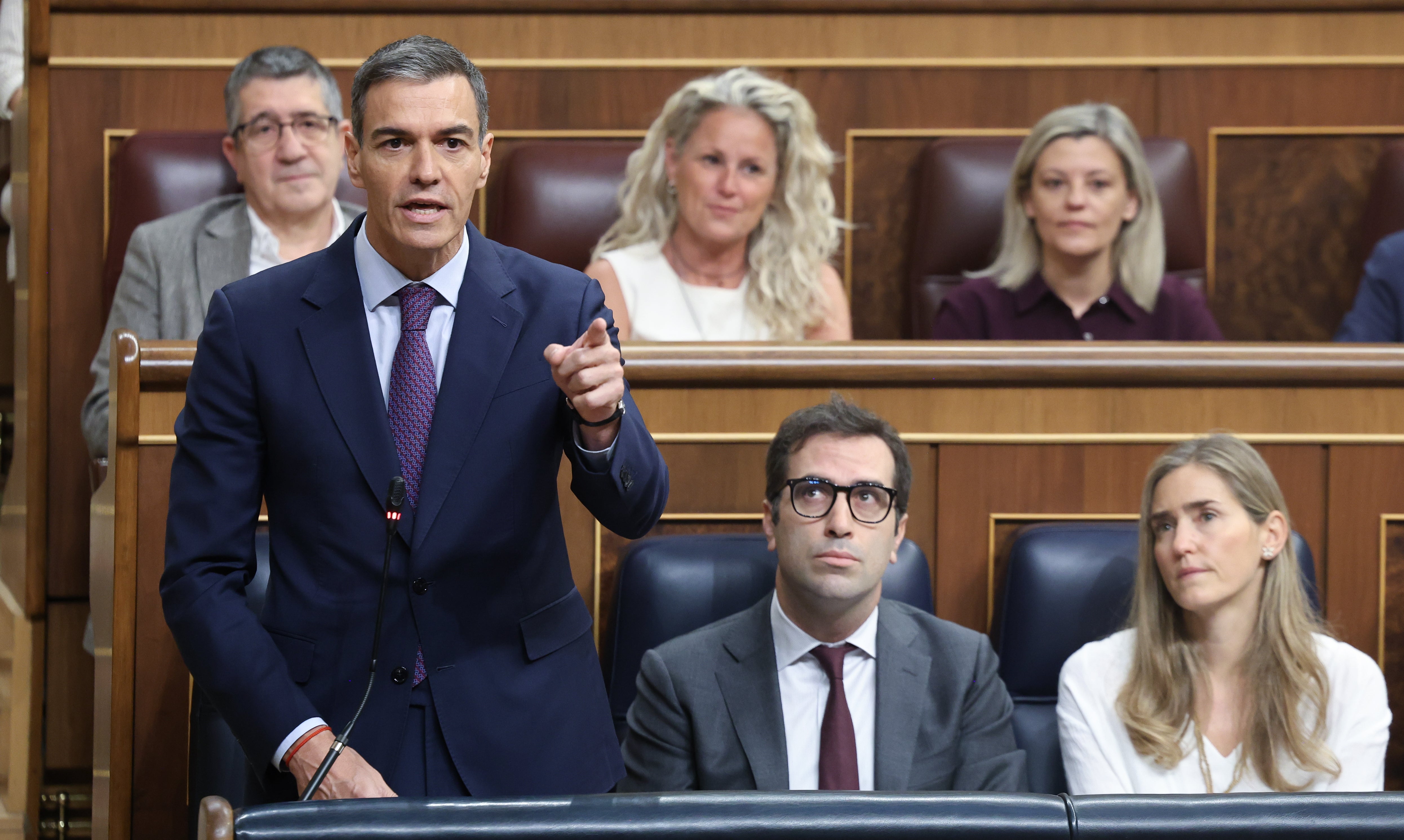 VOTA ¿Cree que el hecho de que el gobierno hable ahora de presentar presupuestos para el año que viene responde a una voluntad real o una cortina de humo? VOTA ¿Cree que el hecho de que el gobierno hable ahora de presentar presupuestos para el año que viene responde a una voluntad real o una cortina de humo?