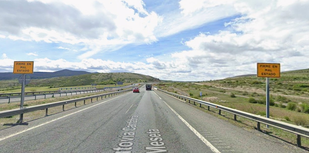 Carteles de mal estado del firme de la A-67 en Cantabria Carteles de mal estado del firme de la A-67 en Cantabria