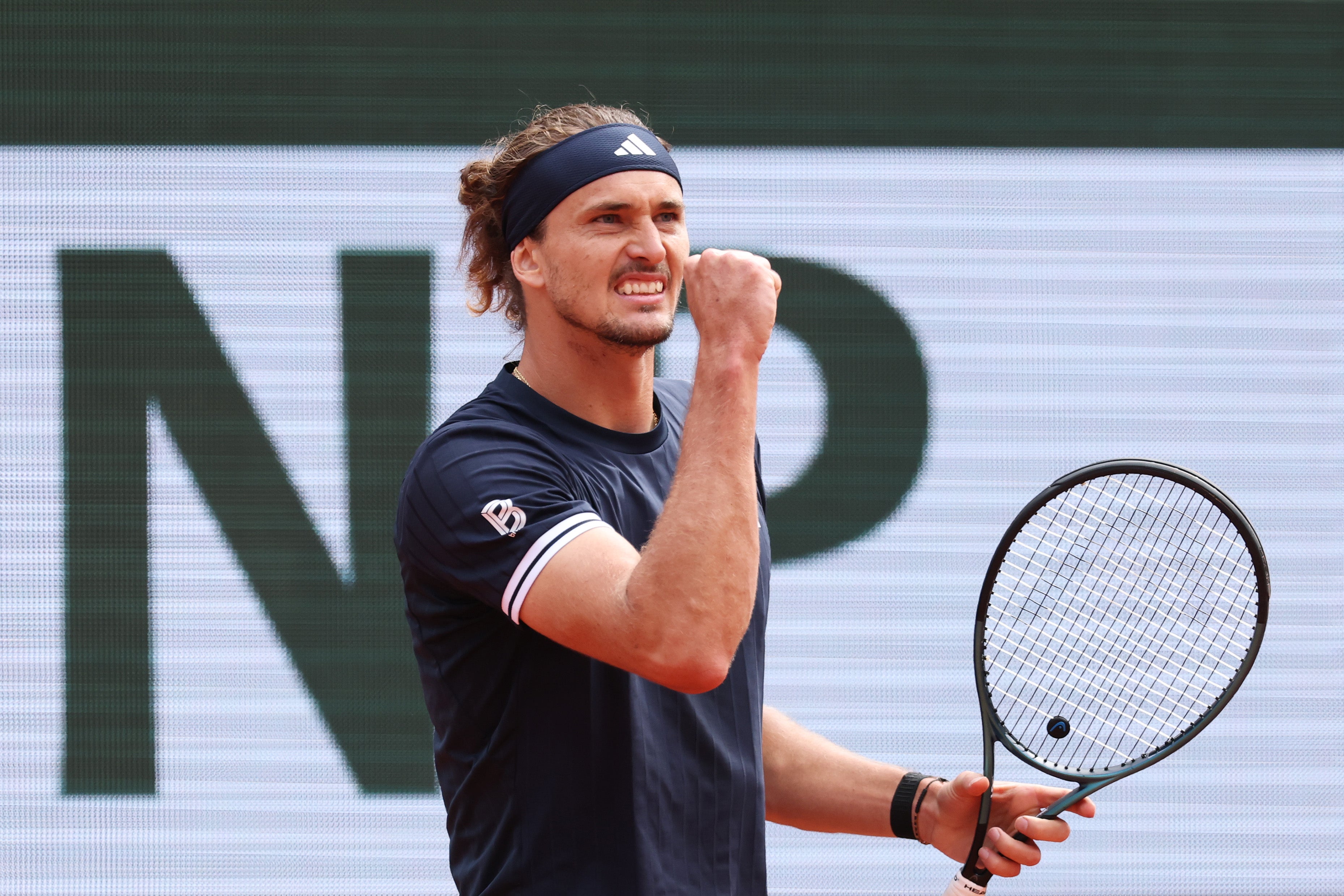 El aviso de Toni Nadal tras la victoria de Zverev en Roland Garros: "Esto le va a acercar tanto a Alcaraz como a Sinner" El aviso de Toni Nadal tras la victoria de Zverev en Roland Garros: "Esto le va a acercar tanto a Alcaraz como a Sinner"
