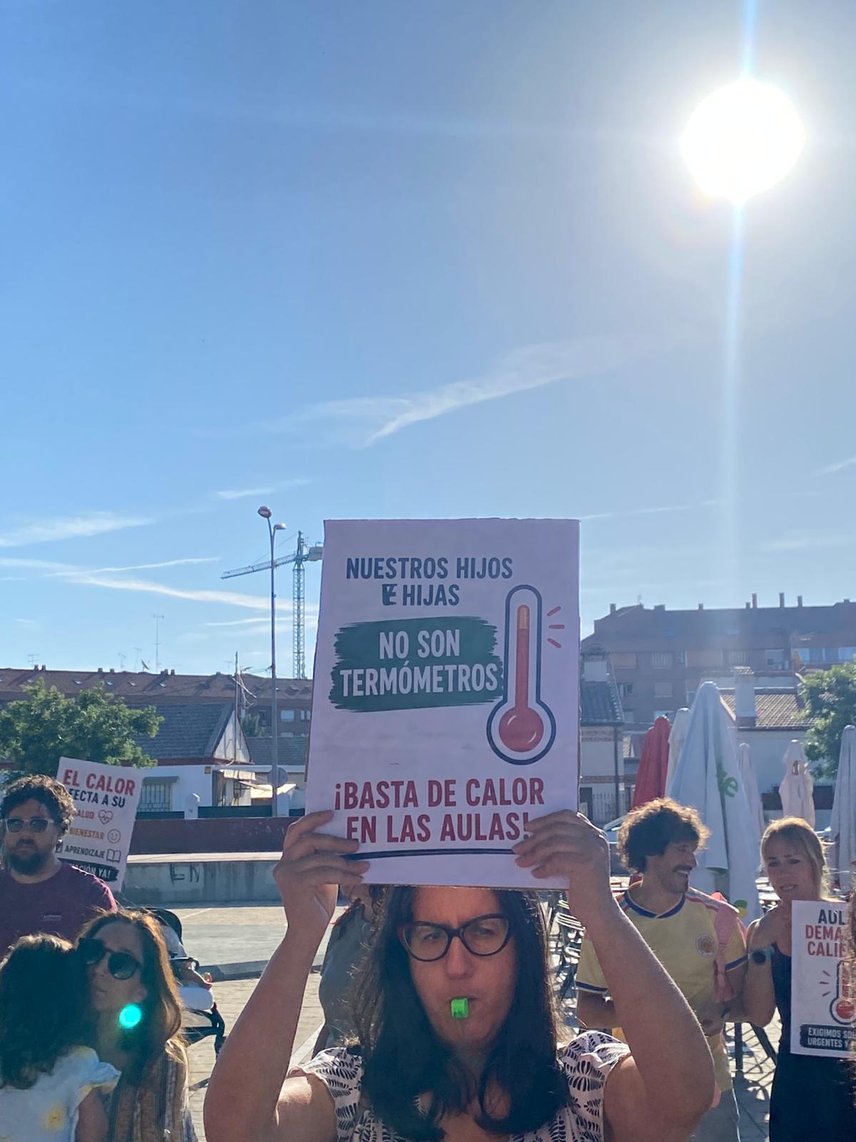 Decenas de familias reclaman en Toledo climatizar los colegios Decenas de familias reclaman en Toledo climatizar los colegios