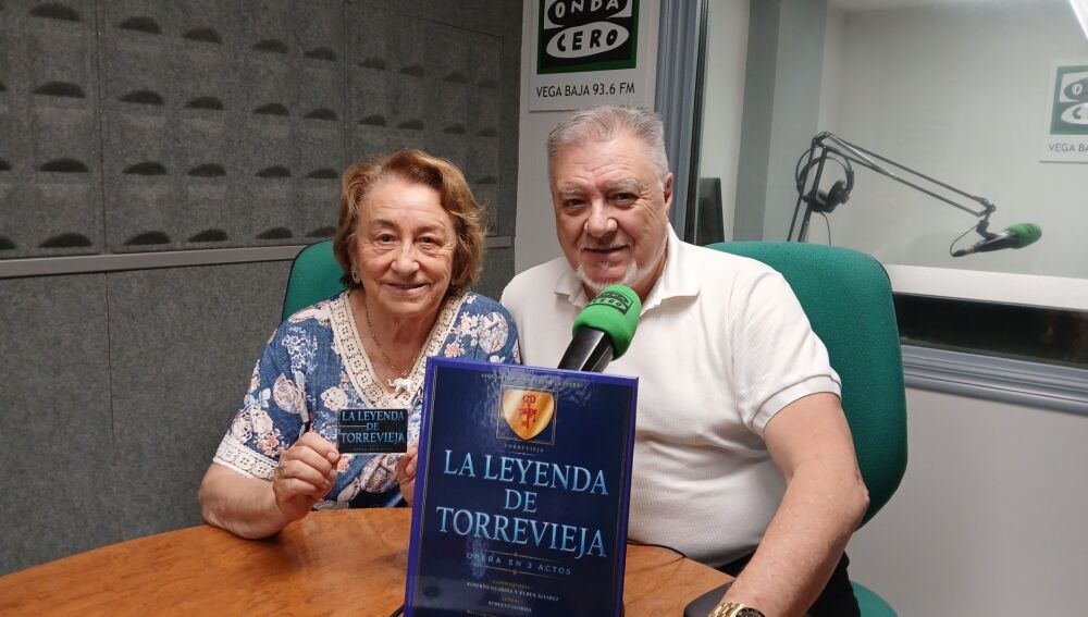 Roberto Guardia y Pilar Trincado, presidente y vicepresidenta de la Asociación Cultural de la Ópera 'La Leyenda de Torrevieja'