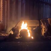 El apuñalamiento de un hombre a manos de un refugiado sudanés desata graves disturbios en Belfast