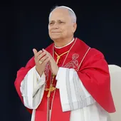 El papa León XIV, durante la vigilia en el Estadio Olímpico de Barcelona. El papa León XIV, durante la vigilia en el Estadio Olímpico de Barcelona.