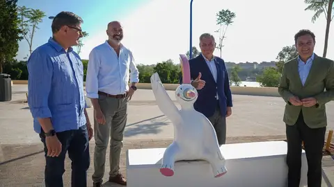 La Puerta de la Barqueta ya ha terminado su remodelación y contará con una estatua de Curro La Puerta de la Barqueta ya ha terminado su remodelación y contará con una estatua de Curro
