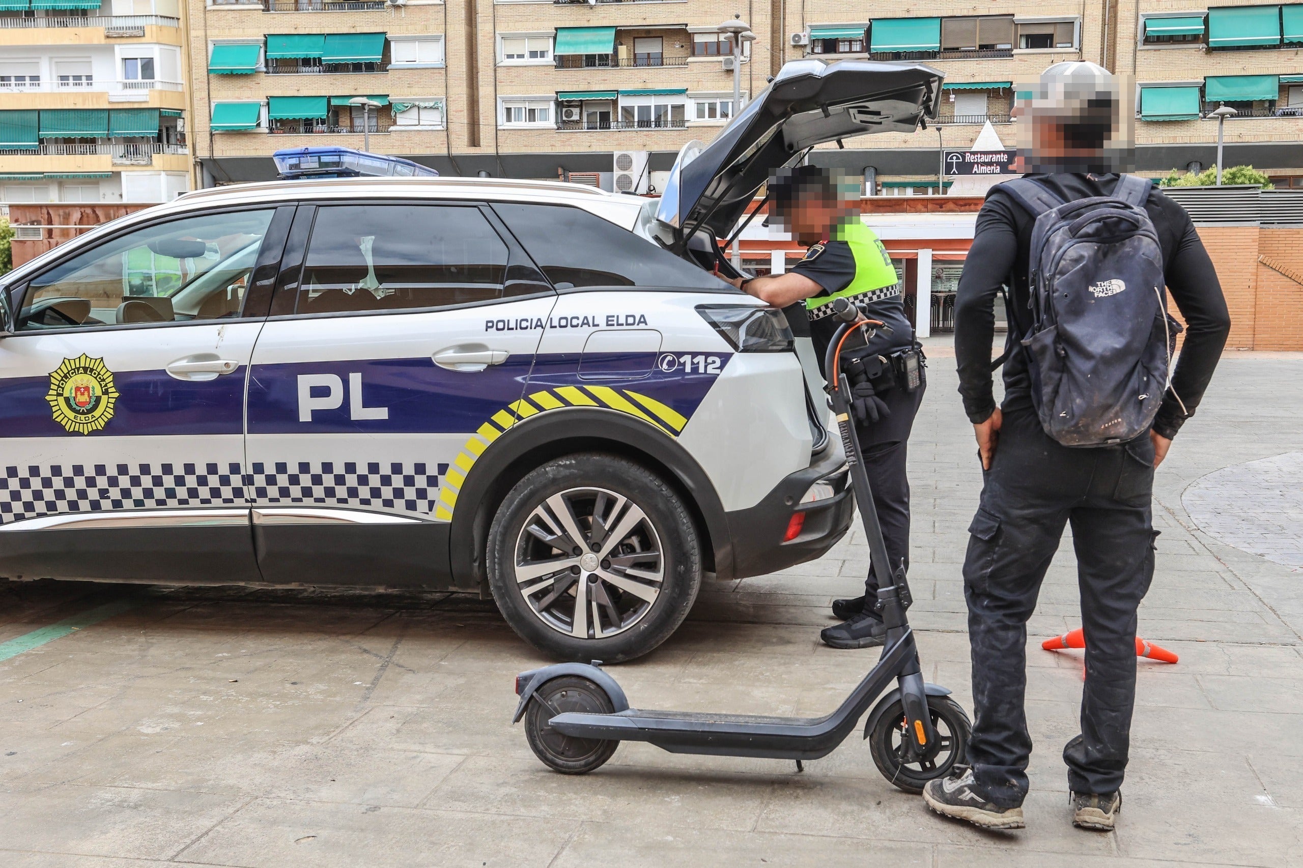 La Policía Local de Elda pone en marcha una campaña de control de patinetes eléctricos La Policía Local de Elda pone en marcha una campaña de control de patinetes eléctricos
