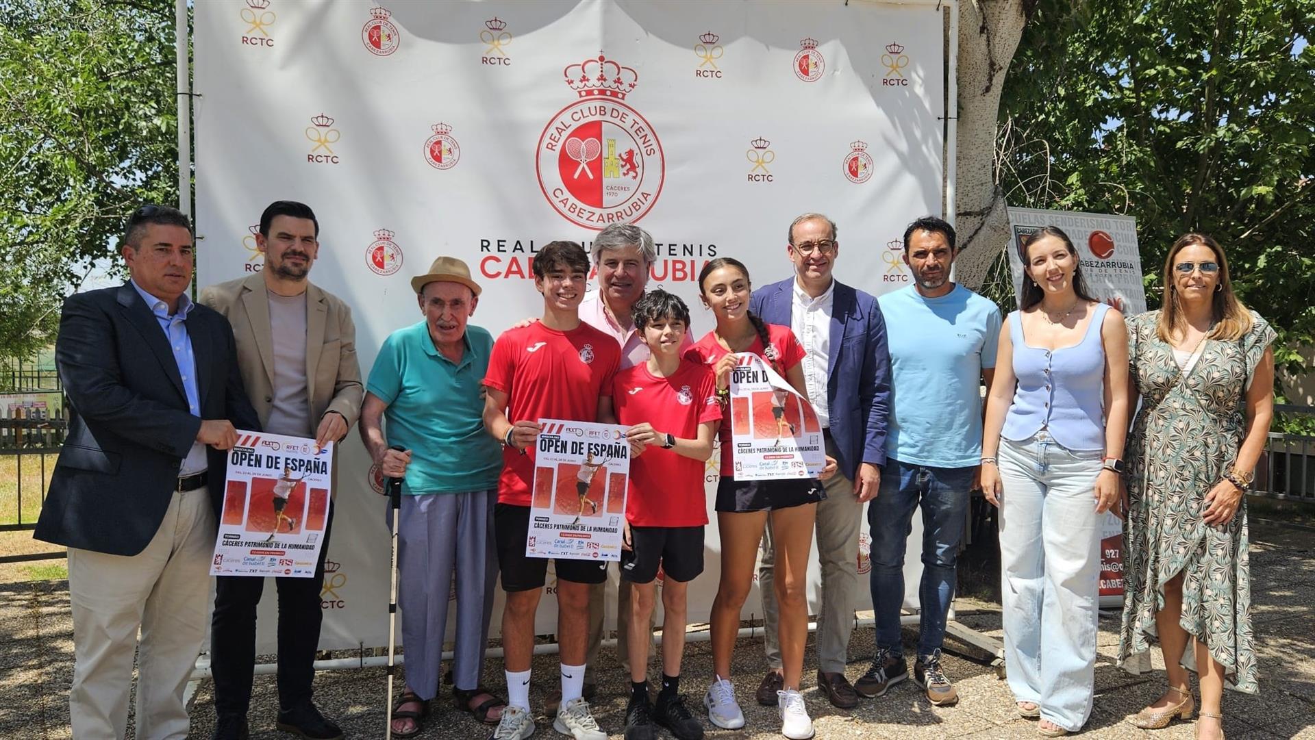 Los cien mejores tenistas senior del país se citarán en Cáceres en el Open de España de Tenis IBP Los cien mejores tenistas senior del país se citarán en Cáceres en el Open de España de Tenis IBP