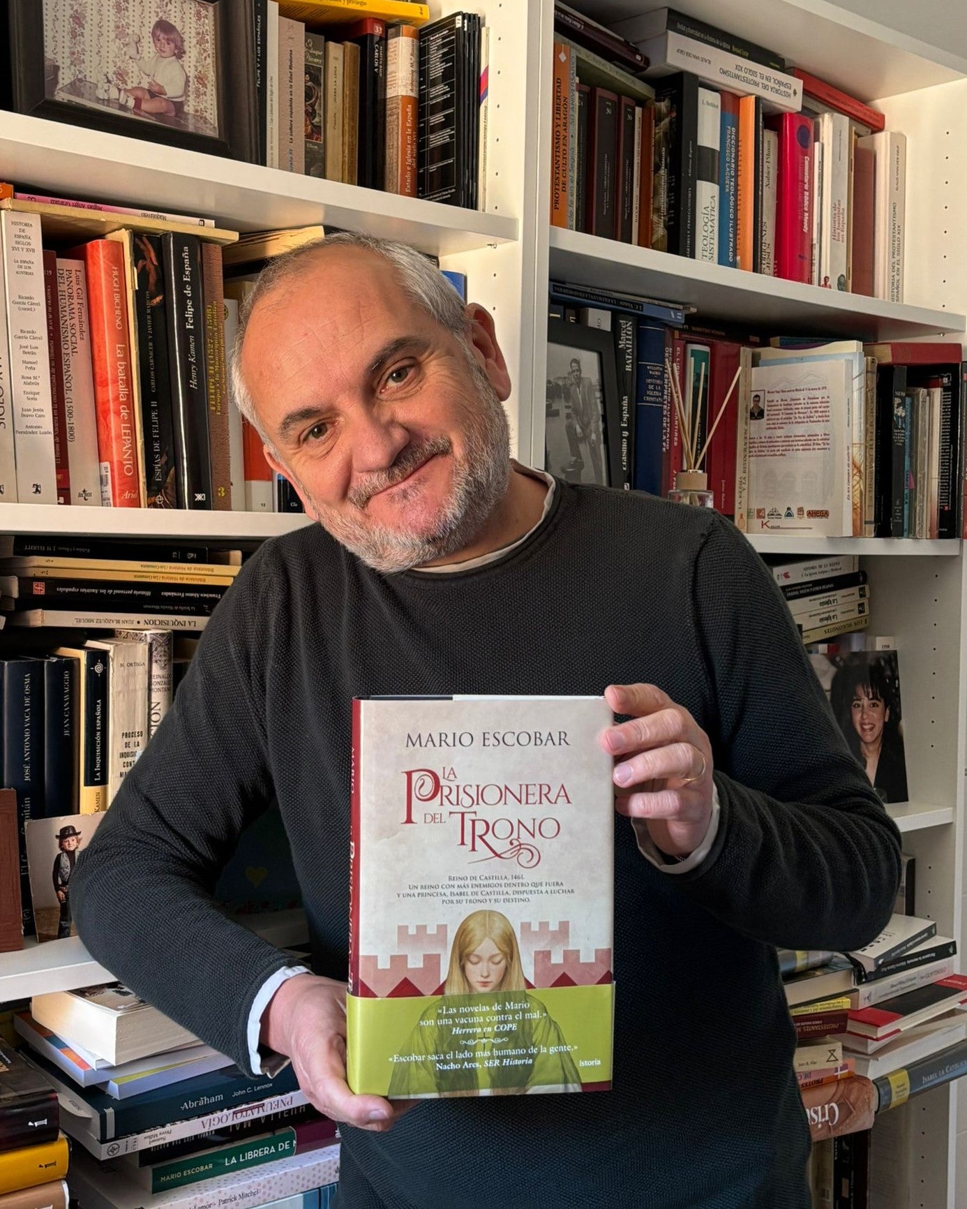 «Los Trastámara eran especialistas en matar a disidentes, incluso a miembros de su familia»: Mario Escobar novela la juventud cautiva de Isabel la Católica «Los Trastámara eran especialistas en matar a disidentes, incluso a miembros de su familia»: Mario Escobar novela la juventud cautiva de Isabel la Católica