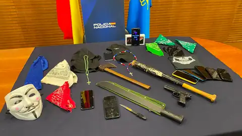 Diez menores detenidos por la Policía Nacional por acosar a jóvenes a la salida de clase Diez menores detenidos por la Policía Nacional por acosar a jóvenes a la salida de clase