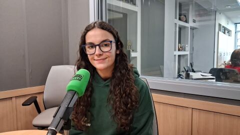 Aine P&eacute;rez Fanjul es una portera de hockey que apunta alto