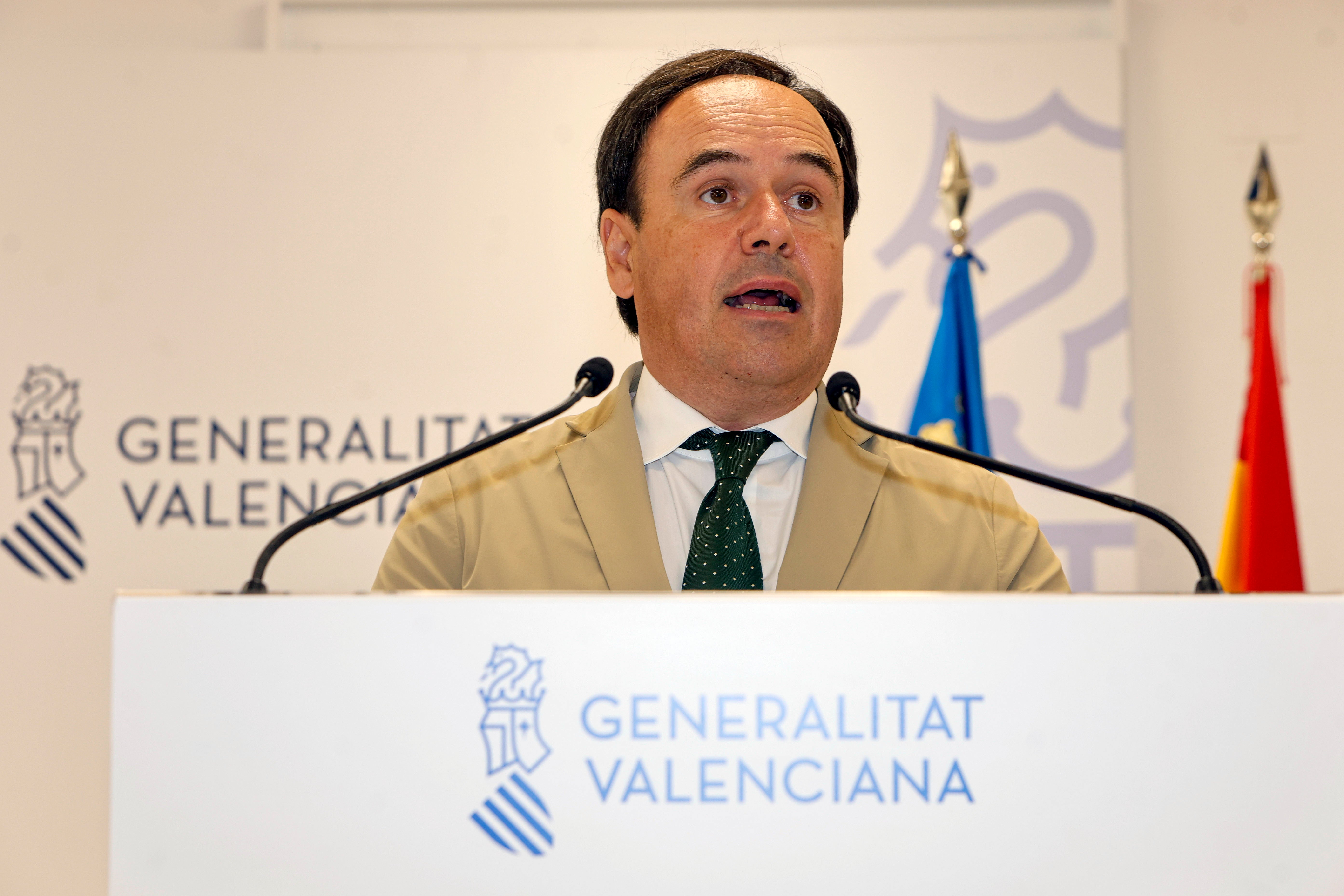 Pérez Llorca anuncia un plan para climatizar las aulas y reformar colegios e institutos Pérez Llorca anuncia un plan para climatizar las aulas y reformar colegios e institutos