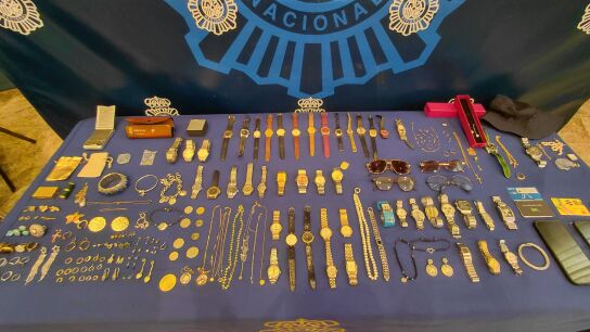 Joyas que portaban los detenidos en el aeropuerto