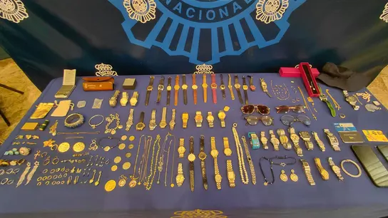 Joyas que portaban los detenidos en el aeropuerto Joyas que portaban los detenidos en el aeropuerto